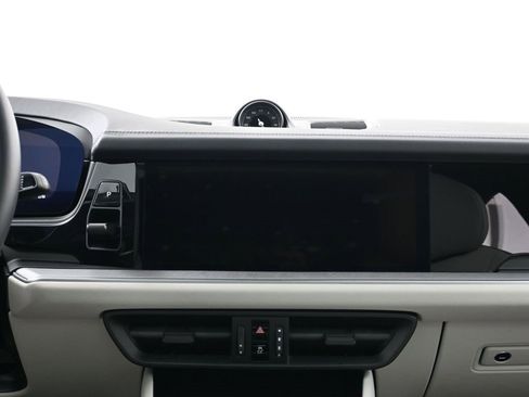 Used 2025 Porsche Cayenne Coupe image 11