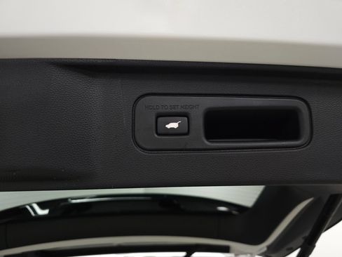 Used 2026 Honda Pilot Black Edition image 8