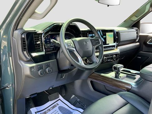 Used 2025 Chevrolet Silverado 1500 LT Trail Boss w/ LT Trail Boss Premium Package AWD/4WD image 9