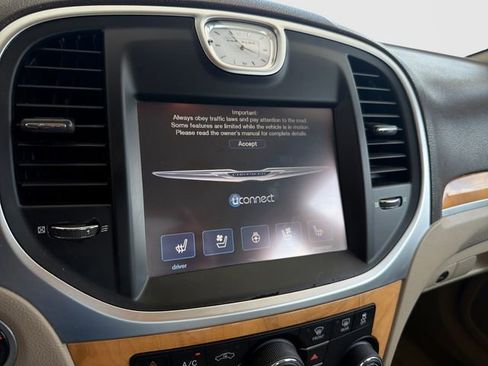 Used 2013 Chrysler 300 C RWD image 18