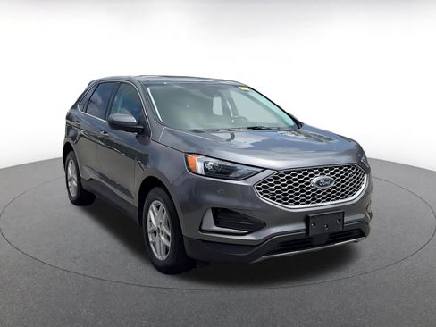 Used 2024 Ford Edge SEL image 2