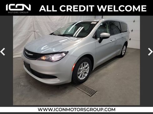 Used 2023 Chrysler Voyager LX image 1
