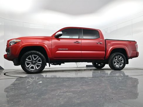 Used 2019 Toyota Tacoma Limited image 40