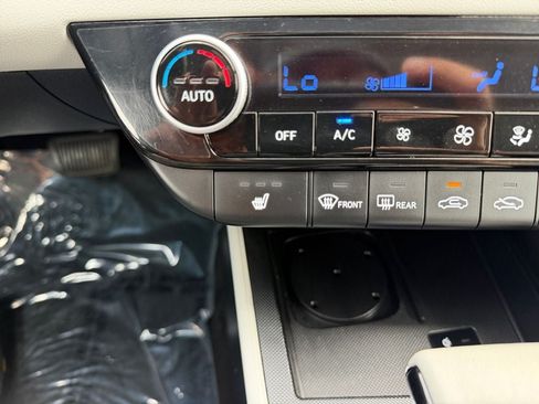 Used 2024 Hyundai Elantra Limited FWD image 25