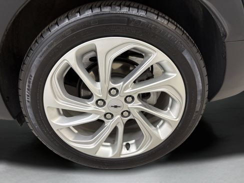 Used 2023 Chevrolet Bolt EUV LT image 9
