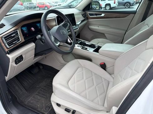 Used 2024 Volkswagen Atlas SE w/ Panoramic Sunroof Package AWD/4WD image 4