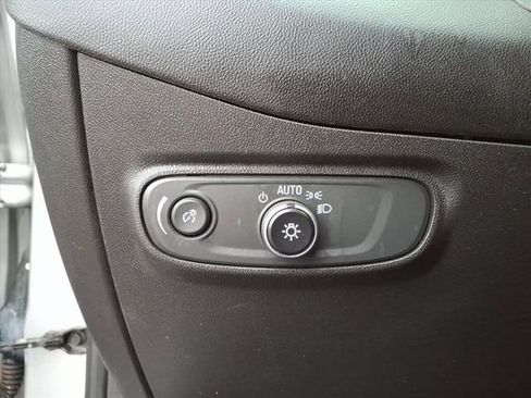 Used 2022 Chevrolet Equinox LT FWD image 16