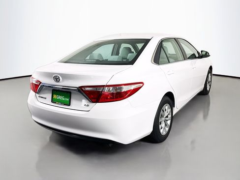 Used 2016 Toyota Camry LE FWD image 10
