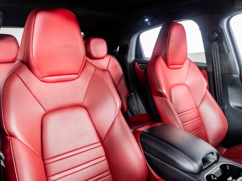 Used 2022 Porsche Cayenne Turbo image 29