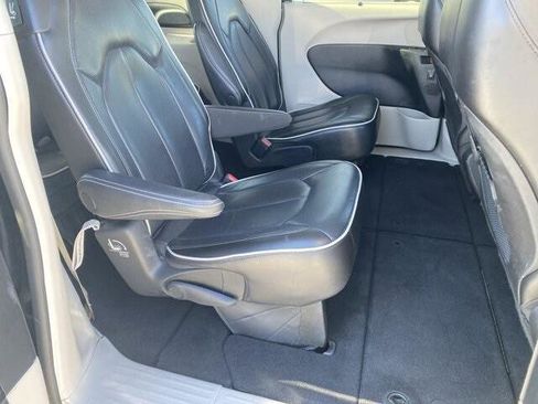 Certified 2023 Chrysler Pacifica Limited image 29