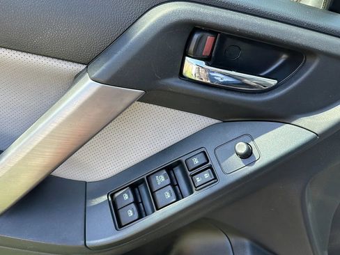 Used 2015 Subaru Forester 2.5i Limited image 40