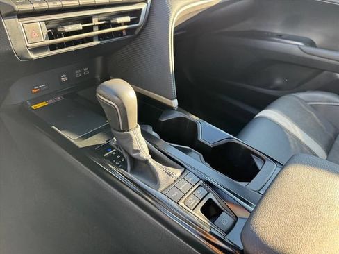 Used 2025 Toyota Camry SE FWD image 19