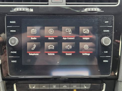 Used 2019 Volkswagen Golf 4-Door image 15