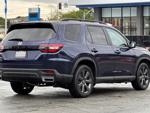 Certified 2025 Honda Pilot Sport image 4