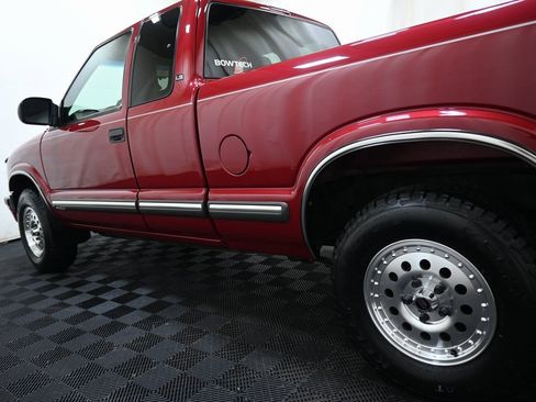 Used 2000 Chevrolet S10 Pickup LS w/ Preferred Equipment Group image 11