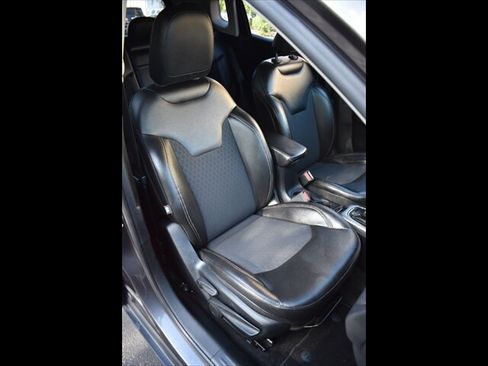 Used 2018 Jeep Compass Latitude FWD image 32