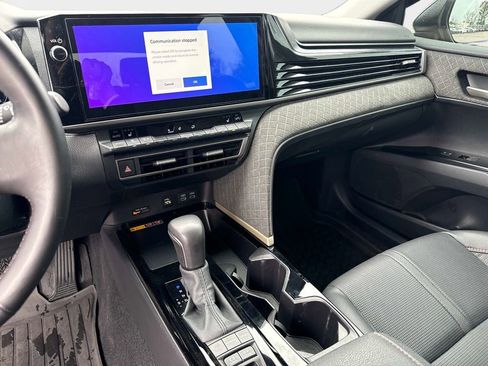 Used 2025 Toyota Camry XLE image 19