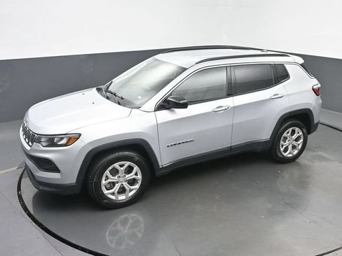 Used 2024 Jeep Compass Latitude AWD/4WD image 35