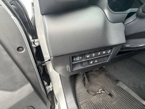 Used 2024 Toyota Tundra Limited AWD/4WD image 17