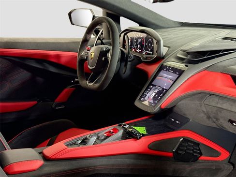 Used 2025 Lamborghini Revuelto AWD/4WD image 29