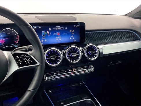 Used 2025 Mercedes-Benz GLB 250 4MATIC image 6