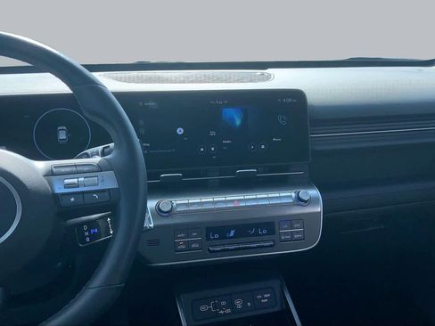 Used 2024 Hyundai Kona Limited FWD image 7