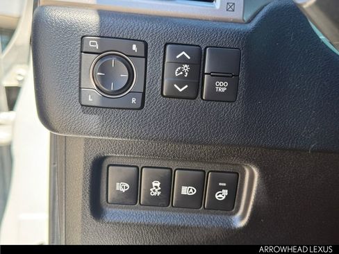 Used 2023 Lexus GX 460 Premium w/ Accessory Package image 25