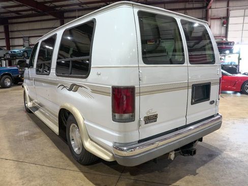 Used 2002 Ford E-150 and Econoline 150 RWD image 6