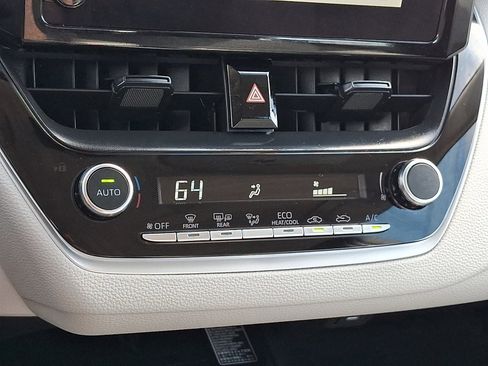 Certified 2025 Toyota Corolla LE w/ LE Premium Package FWD image 15