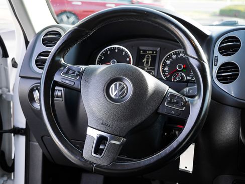 Used 2014 Volkswagen Tiguan S image 33