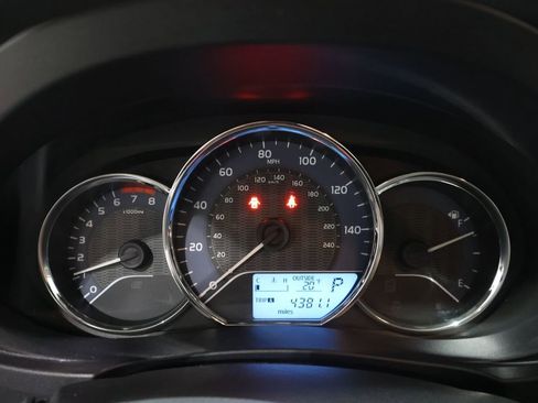 Used 2015 Toyota Corolla LE image 37