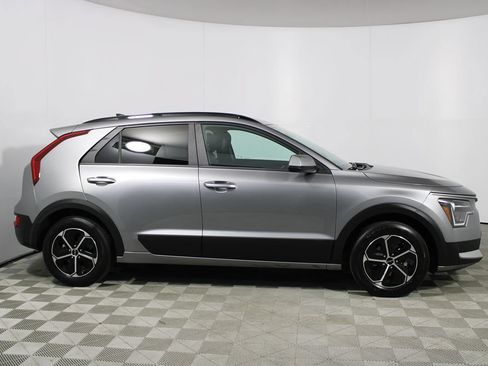 Used 2025 Kia Niro LX FWD image 27