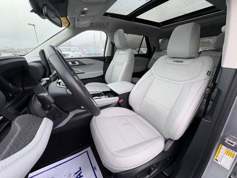 Used 2025 Ford Explorer Platinum w/ LUX Leather Package image 28