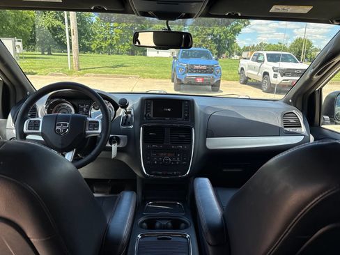 Used 2017 Dodge Grand Caravan GT FWD image 17