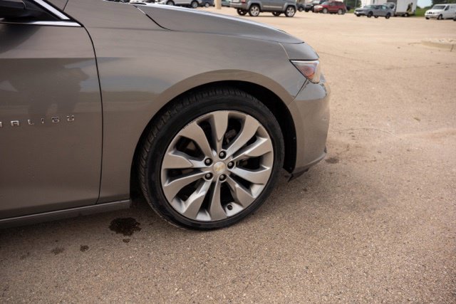 Used 2018 Chevrolet Malibu Premier w/ Premier Sun and Wheel Package FWD image 9