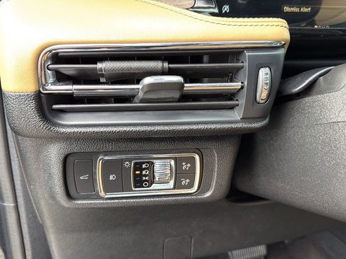 Used 2021 Lincoln Corsair Reserve image 14