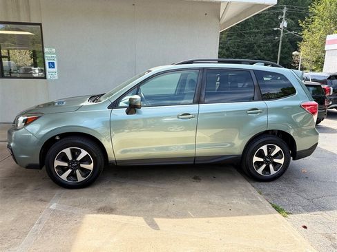 Used 2017 Subaru Forester 2.5i Premium w/ Popular Package #2A AWD/4WD image 12