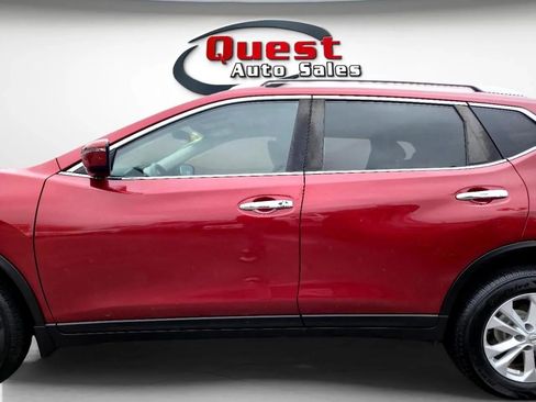 Used 2016 Nissan Rogue SV image 3