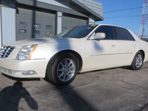 Used 2010 Cadillac DTS Luxury image 4