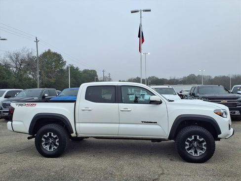 Used 2022 Toyota Tacoma TRD Off-Road image 21