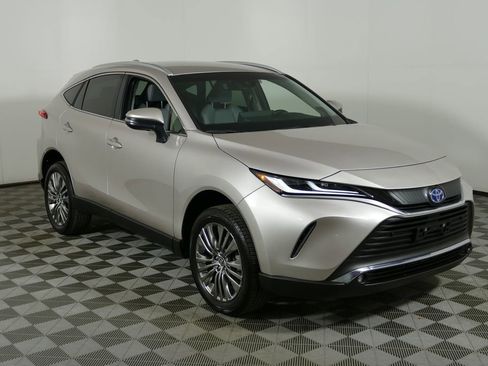 Used 2023 Toyota Venza XLE AWD/4WD image 1