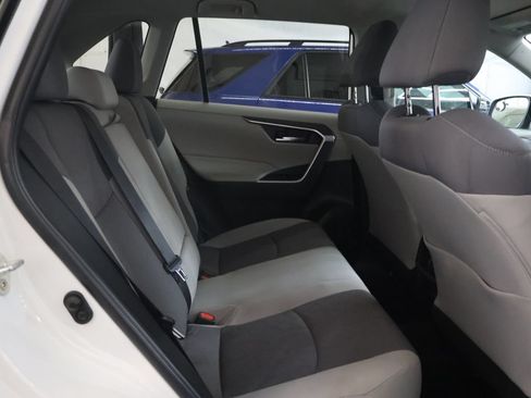 Used 2022 Toyota RAV4 XLE FWD image 12