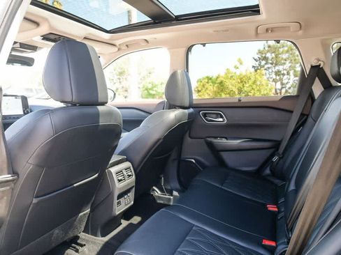 Used 2023 Nissan Rogue Platinum w/ Platinum Premium Package FWD image 18
