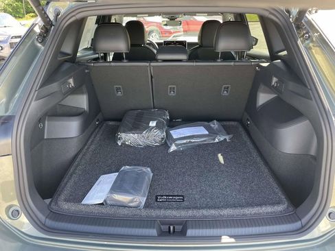 New 2026 Volkswagen Tiguan SE R-Line FWD image 8