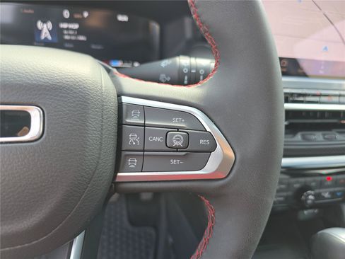 Used 2025 Jeep Compass Trailhawk w/ Trailhawk Elite Group AWD/4WD image 34