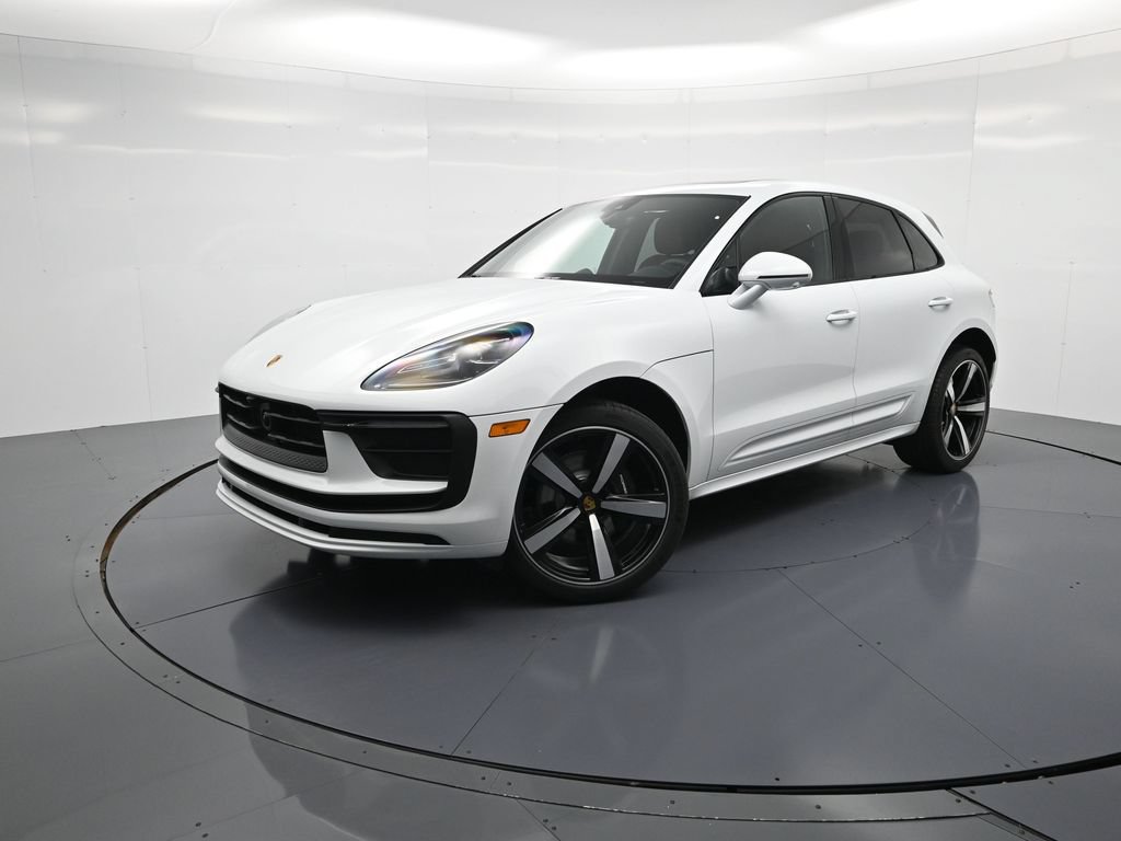 Certified 2026 Porsche Macan AWD/4WD image 28