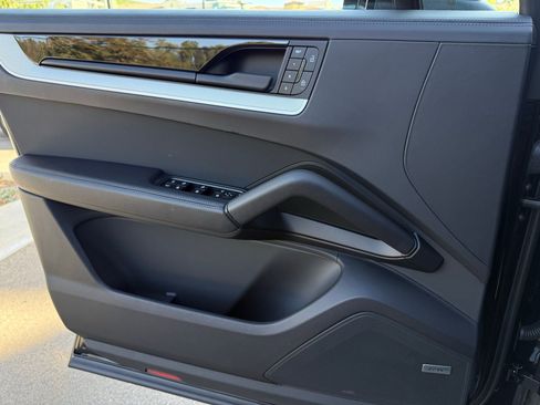 New 2025 Porsche Cayenne E-Hybrid Coupe AWD/4WD image 26