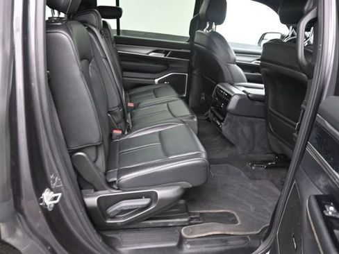 Used 2025 Jeep Wagoneer 4WD image 13