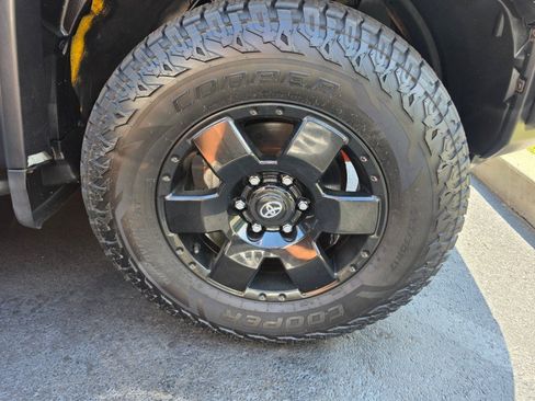 Used 2007 Toyota FJ Cruiser 4WD image 13