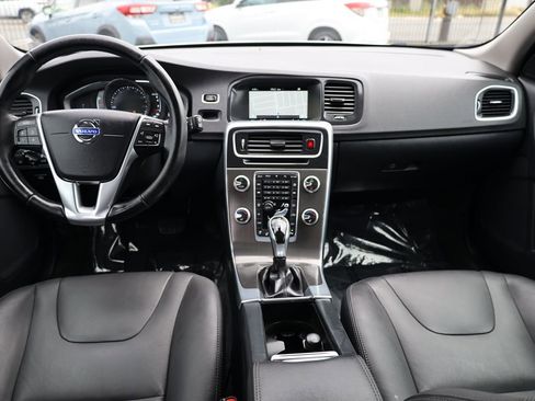 Used 2015 Volvo V60 T5 Premier FWD image 22